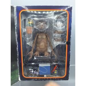 NECA~E.T. the Extra-Terrestrial~Deluxe Ultimate~40th Anniversary~Action Figure
